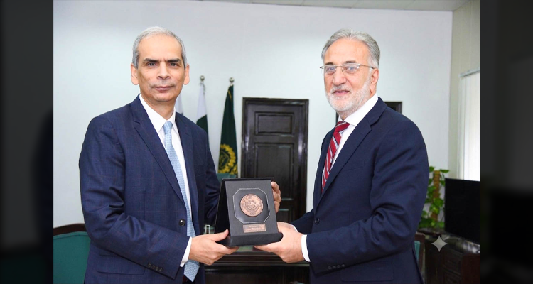 Chairman NAB, Lt Gen (R) Nazir Ahmed Butt and Wafaqi Mohtasib  Mr. Naveed Kamran Baloch held a meeting at Mohtasib office today and discussed the possibilities of cooperation between the two insitutions to promote transparency, accountability and good governance in government organisations. (22.07.2026)