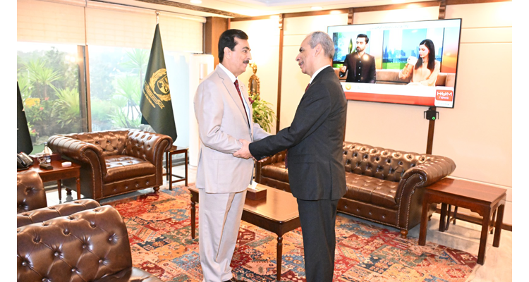 The Wafaqi Mohtasib, Mr. Naveed Kamran Baloch shaking hand with the Chairman Senate, Syed Yousaf Raza Gilani at the Parliament House on 07.04.2026.