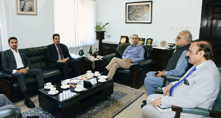 Editor-in-Chief, Pakistan Observer, Mr. Faisal Zahid Malik calling on the Federal Ombudsman, Mr. Naveed Kamran Baloch in his office in Islamabad on 06.05.2026. Senior officers of the WMS are also seen in the picture.