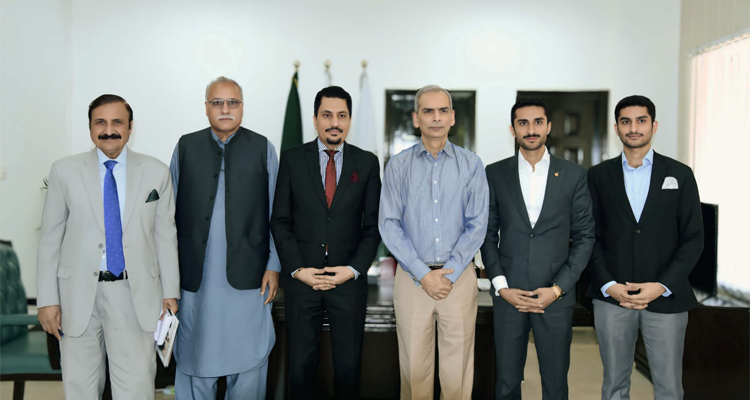 A group photograph of Wafaqi Mohtasib Mr. Naveed Kamran Baloch with Editor-in-Chief, Pakistan Observer, Mr. Faisal Zahid Malik who called on him to felicitate him on his appointment as Federal Ombudsman on 06.05.2026.