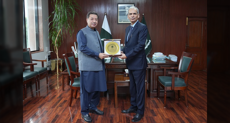 The Chief Election Commissioner, Mr. Sikandar Sultan Raja presenting a souvenir to the Wafaqi Mohtasib (Federal Ombudsman) Mr. Naveed Kamran Baloch, on the eve of the latters' visit to Chief Election Commissioner office in Islamabad on March 11th, 2026.