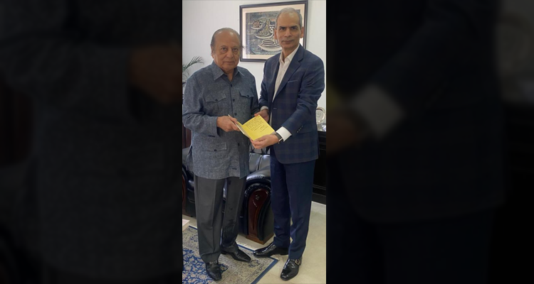 Former Principal Secretary to the Prime Minister, Mr. Saeed Mehdi presenting a copy of his auto-biography, “The Eyewitness” to the Wafaqi Mohtasib, Mr. Naveed Kamran Baloch in Islamabad on 08.7.2026.